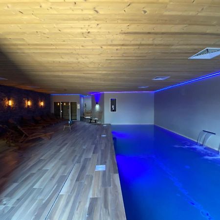 World Hotel Saint-Vulbas Esterno foto