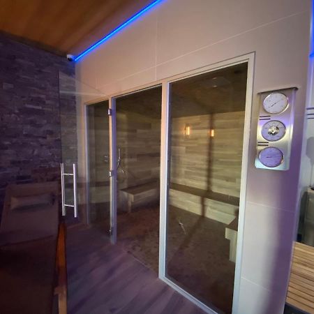 World Hotel Saint-Vulbas Esterno foto