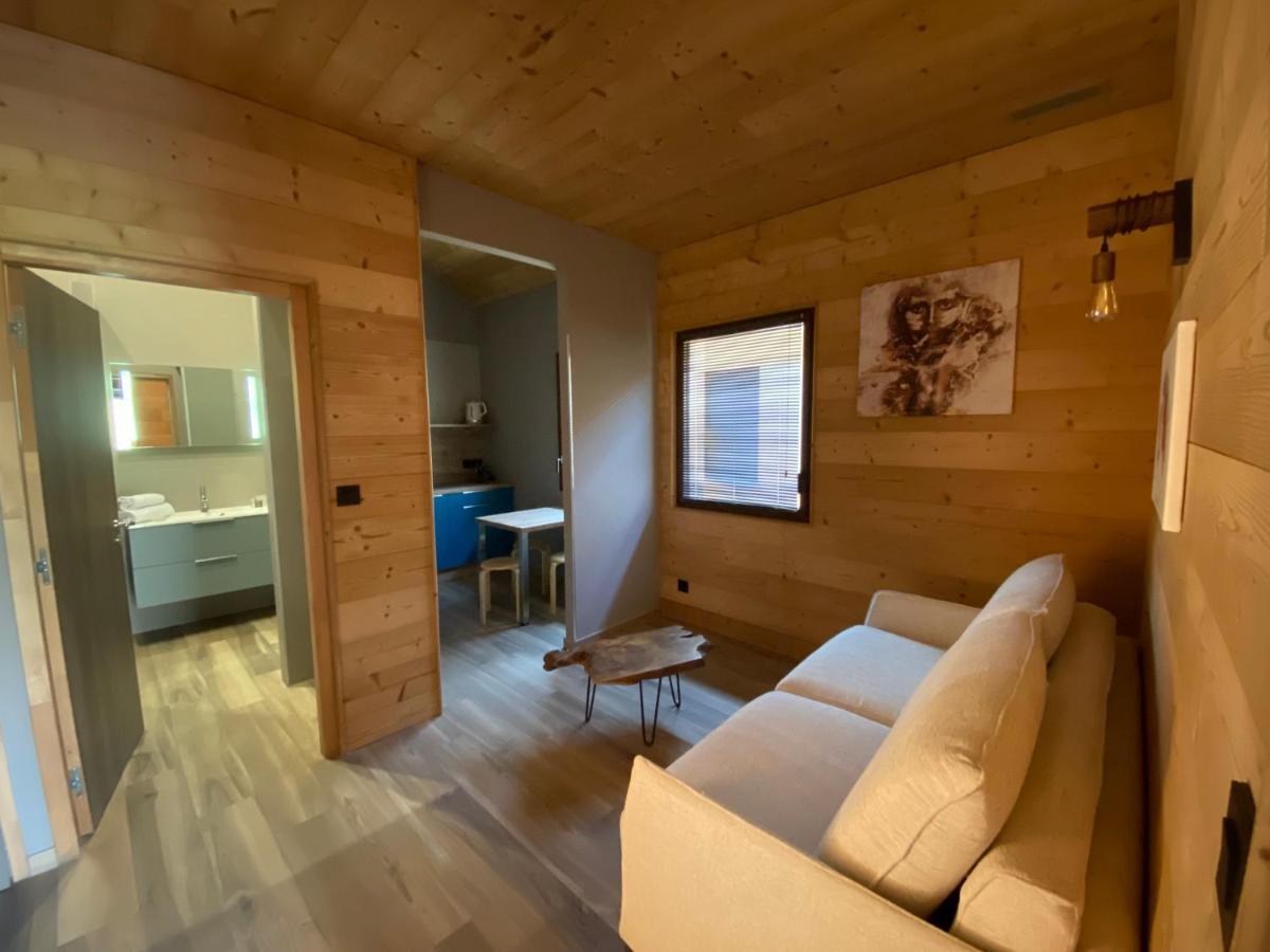 World Hotel Saint-Vulbas Esterno foto