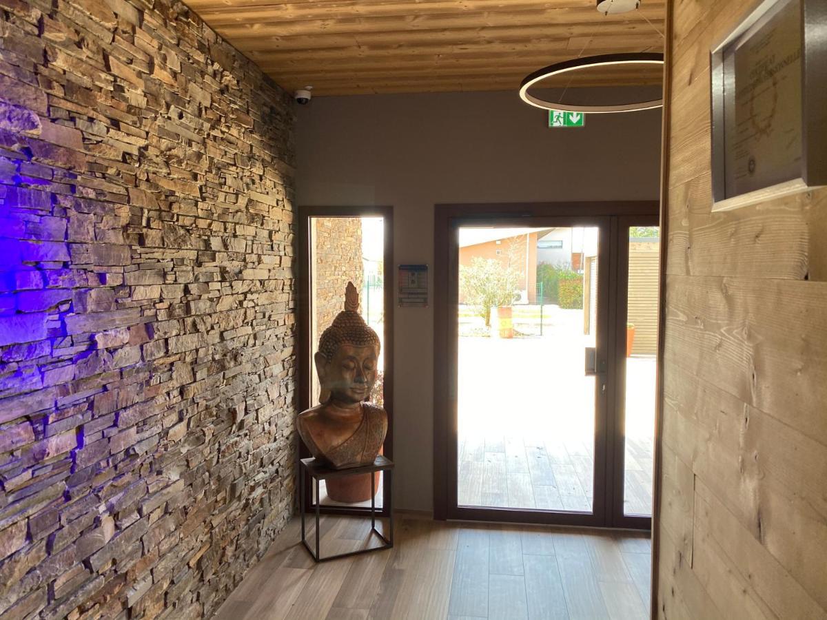 World Hotel Saint-Vulbas Esterno foto